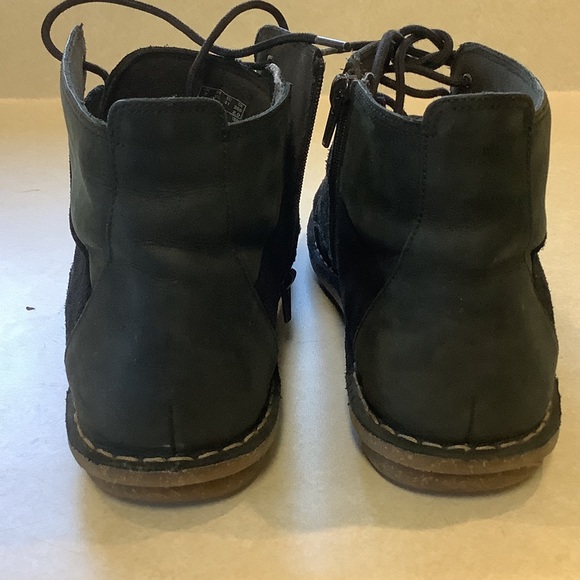 Clarks Tamantha Women’s Lace Up Suede Cushion Ankle Comfort Bootie 9.5M Black - Picture 9 of 9